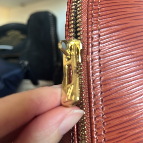 Vintage Authentic Louis Vuitton epi alma PM Kenyan brown - Edited no Strap - Picture 11 of 12